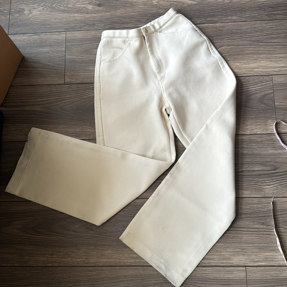Uniqlo emits ivory high waisted stretchy oversized pants - Picture 10 of 10